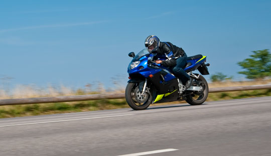 Ung motorcyklist tiltalt for at k�rte 163 km/t