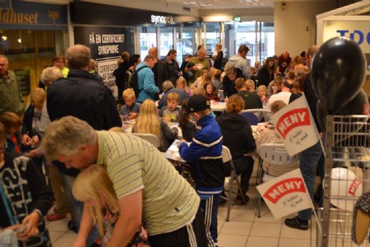 Festlig byttedag i Meny i R�nne