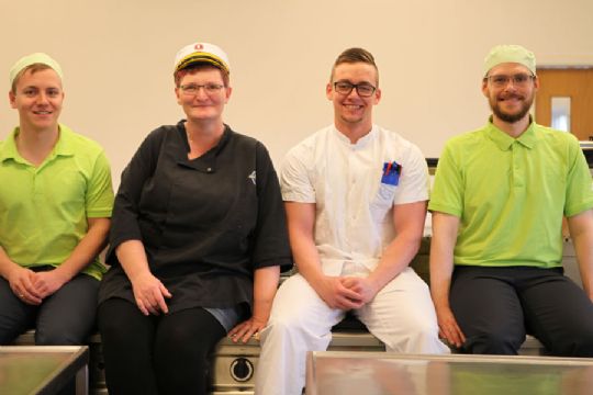 Fire nye ern�ringsassistenter