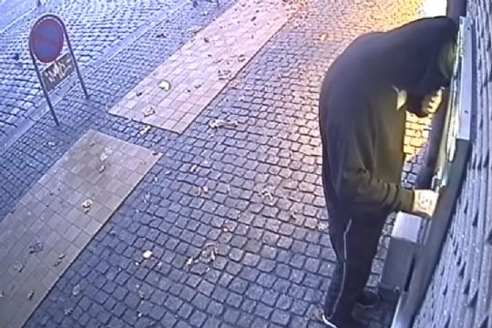 Politiet vil have r�verisigtet f�ngslet