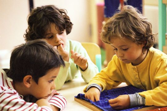 Op til 28 elever i hver skoleklasse