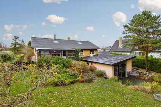 Villa i R�nne med b�rnevenlig have