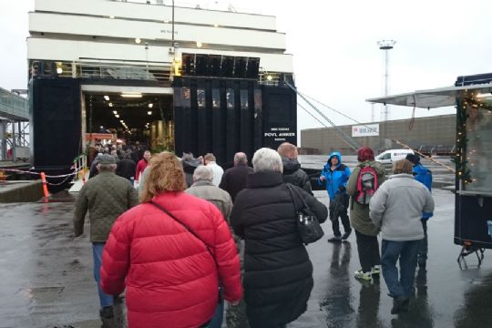 Mange i k� ved Juleskibet i K�ge