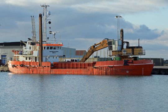 R�nne Havn fjerner sand i bassinerne