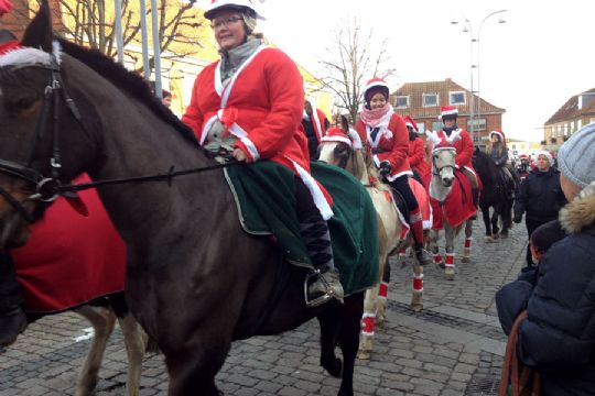 Nisseoptog og udend�rs julebingo i Nex�