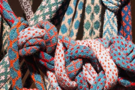 Strikkede skulpturer p� Svanekegaarden