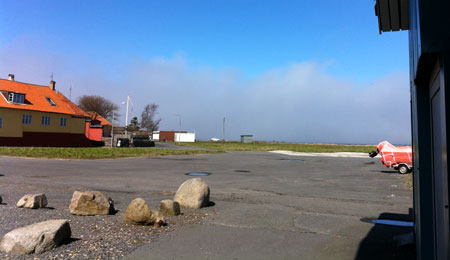 Bil p�k�rt i Allinge