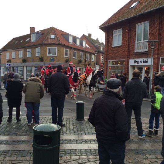 Flot rytteroptog og heldig dobbeltvinder
