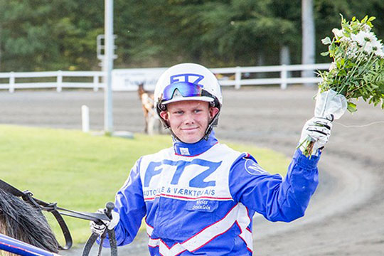 Ung bornholmer bliver l�sarbejder p� Nordens �ldste travbane