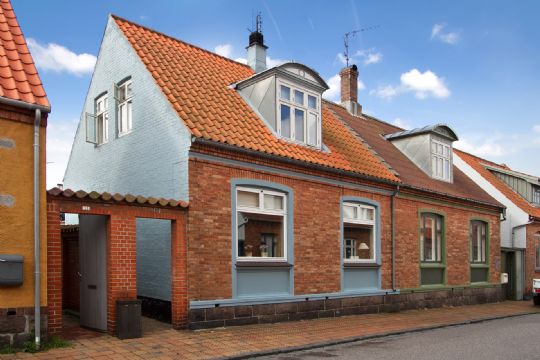 Rummeligt byhus i R�nne