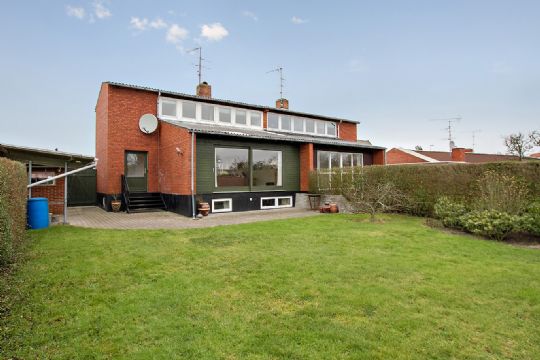 Velholdt r�kkehus i R�nne