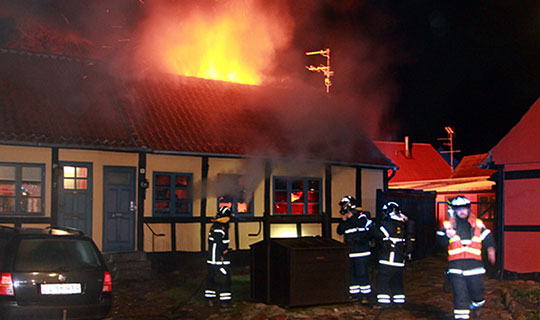 Voldsom brand i R�nne