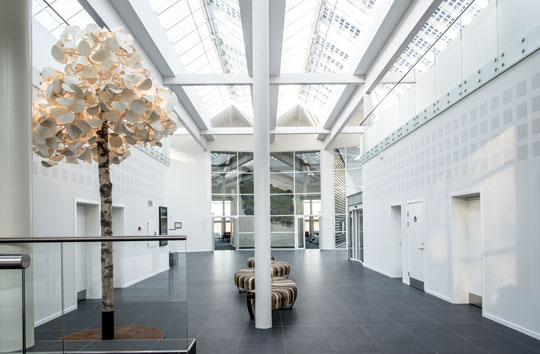 Kronprins �bner nyt hotel