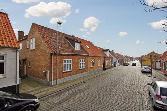 Byhus med fem v�relser