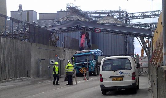 Kran ramte transportb�nd