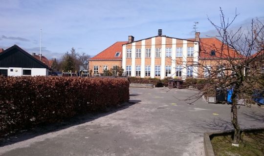 Svaneke Friskole k�ber bygninger