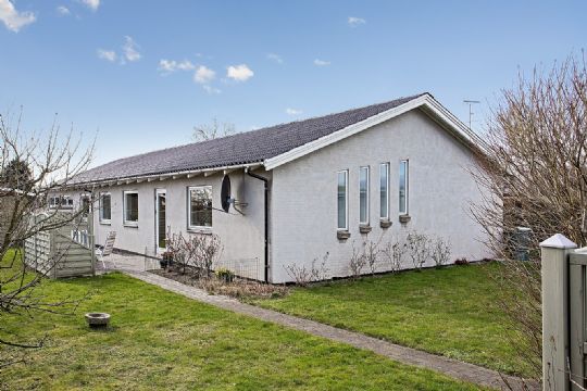 Stor familievilla i R�nne