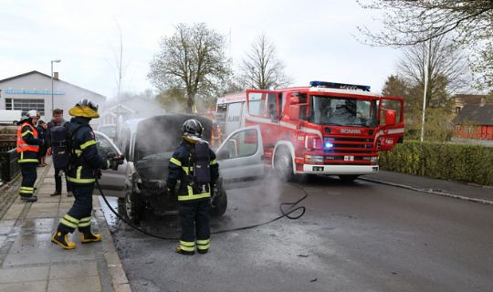 Hurtigt fremme ved bilbrand