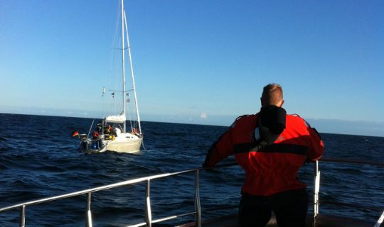 Tysk sejlb�d m�tte hj�lpes