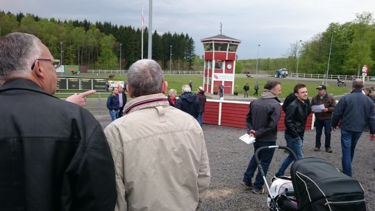 Uheld p� travbanen 