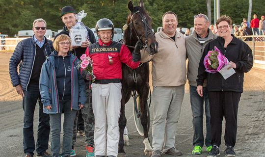 For�ldre overrasket over travsejr men ikke s�nnen