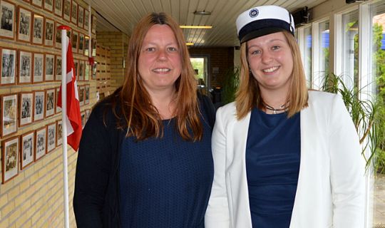 Gymnasiets f�rste studenter sprang ud