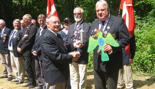 Fuglekonge abdicerer