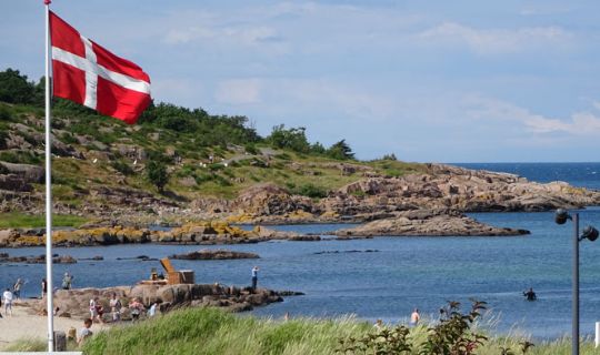 Badebroen ved Sandvig Strand p� vej
