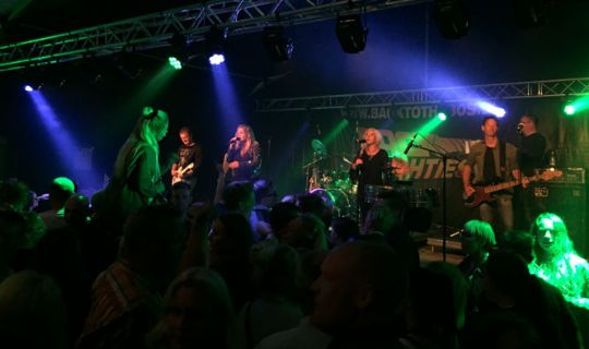 Regnvejr generede Snogeb�ks havnefest