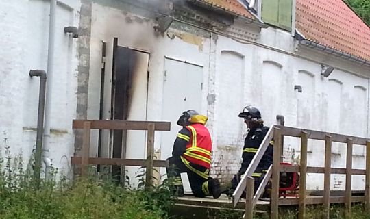 Lynbrand p� g�rd p� kasernens �velsesterr�n