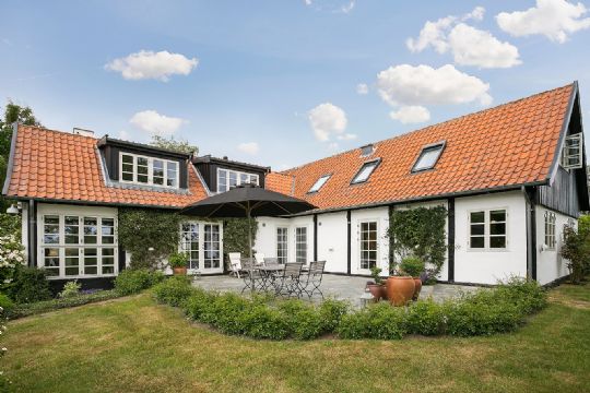 Renoveret ejendom med havudsigt