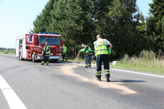 Brandfolk m�tte fjerne olie