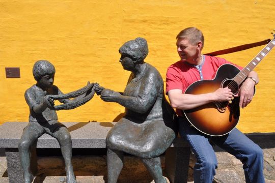 Bornholmsk underholder p� Svanekegaarden