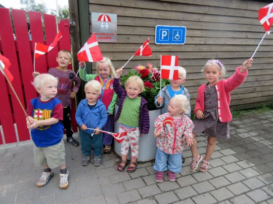 Lillemyr fylder 15 �r og holder �bent hus