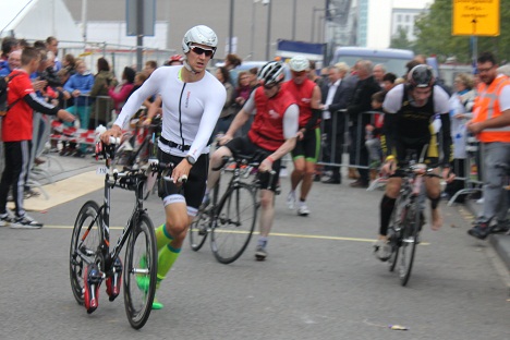 Jernm�nd og en -lady i Holland