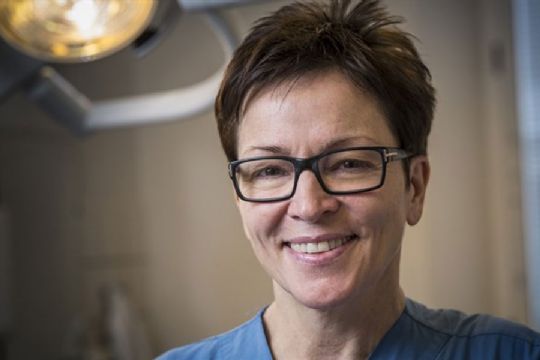 Pris til overl�ge Lotte Clevin