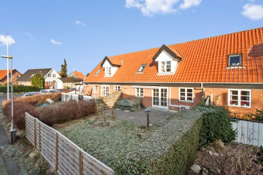 Stort velindrettet r�kkehus i R�nne