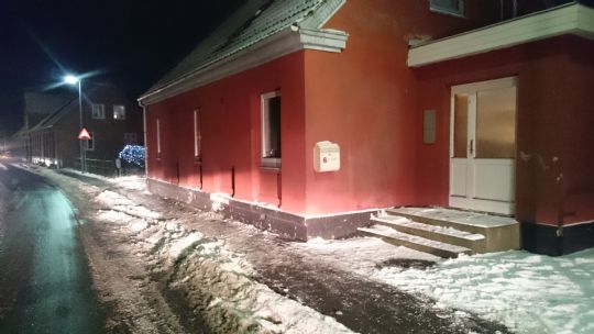 Hus p�k�rt af flugtbilist i Aakirkeby