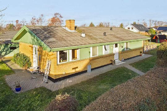 Velindrettet familievilla i R�nne Nord