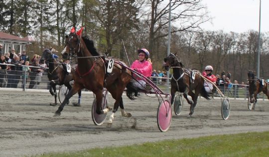 Betina Lund h�ber p� guld i mund i Sk�ne