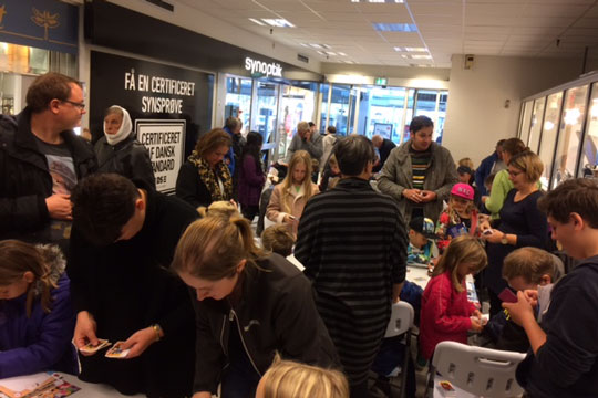 Tr�ngsel ved b�rns byttedag i Meny