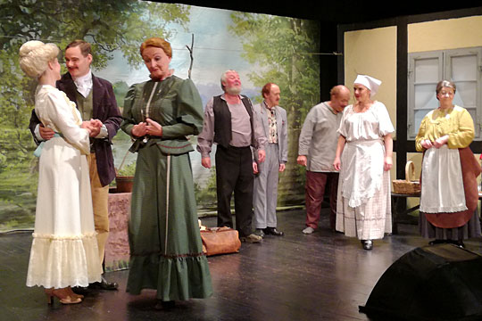 Tidstro kostumer i dialektkomedie