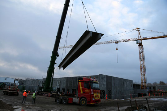 Betonelementer p� plads p� Campus