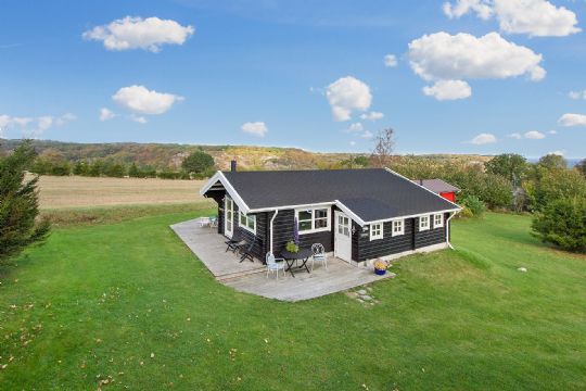 Norsk bj�lkehytte med unik udsigt