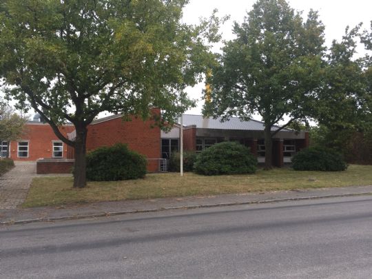 Autofirma holder k�mpe �bningsfest i Aakirkeby