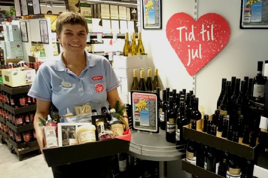 Supermarked rammes af lukkeloven