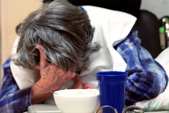 Flere borgere m�tte fastholdes med magt