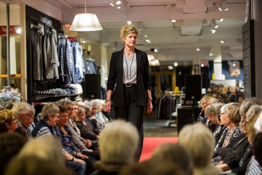 Snydekraver og usynlige str�mper hos Simon's
