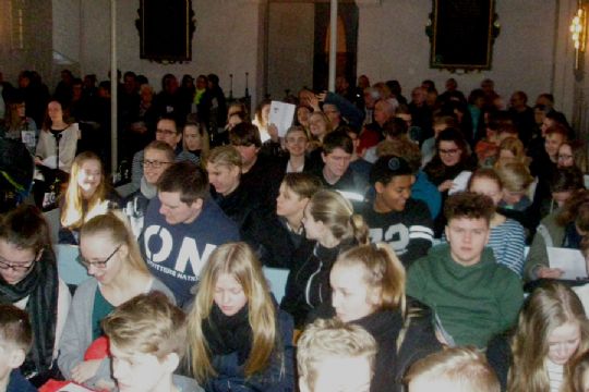 Friskole fyldte kirken to gange