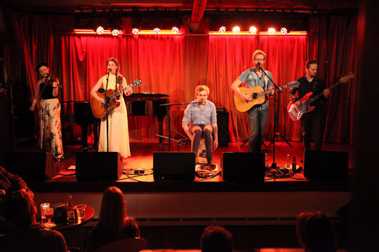 Songs for Iris i Raschs Pakhuz